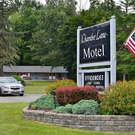 Round Lake Chamber Lane Motel المظهر الخارجي الصورة