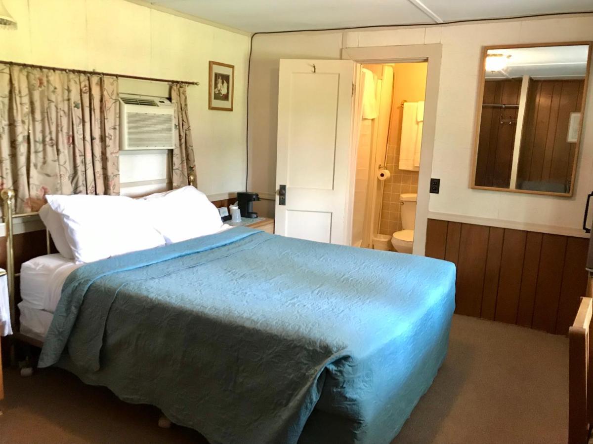 Round Lake Chamber Lane Motel المظهر الخارجي الصورة