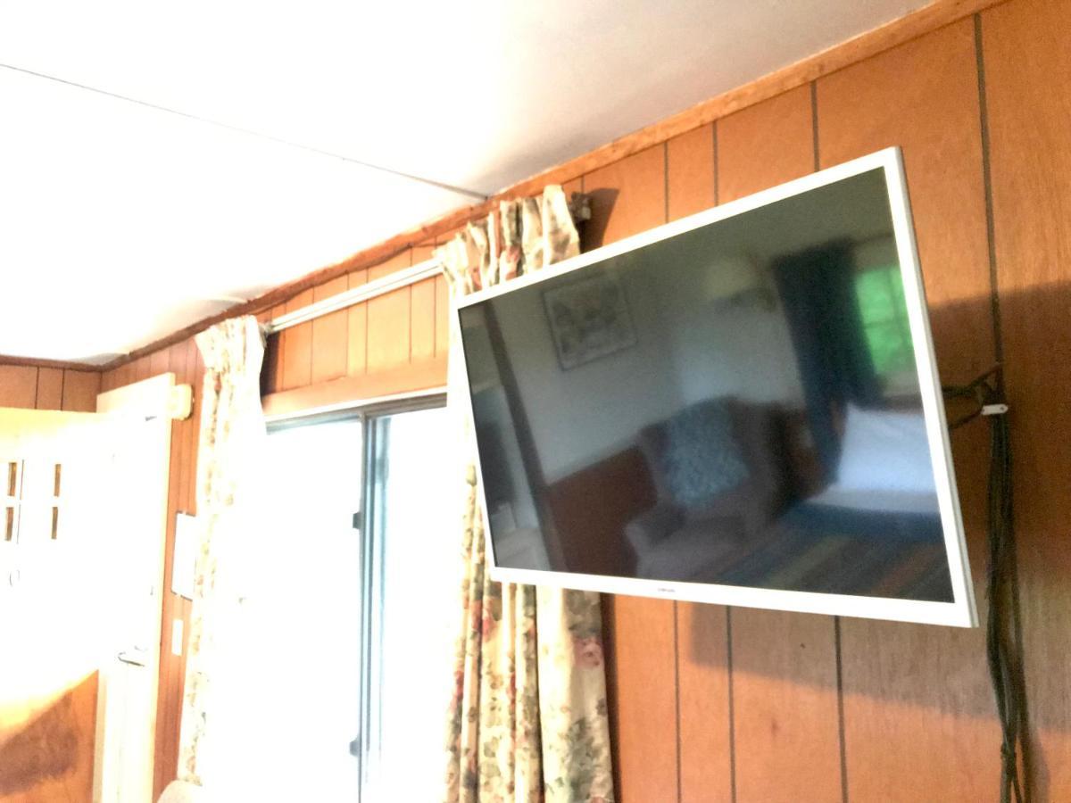 Round Lake Chamber Lane Motel المظهر الخارجي الصورة
