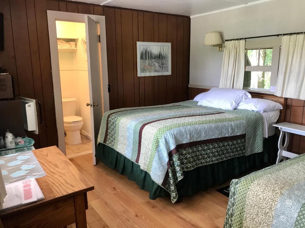 Round Lake Chamber Lane Motel المظهر الخارجي الصورة