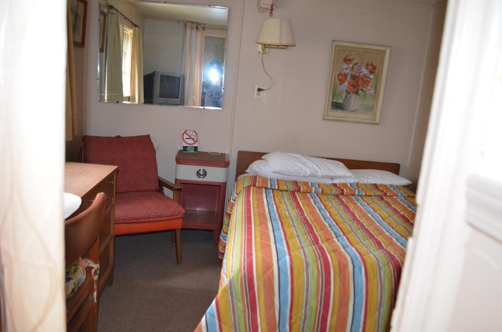 Round Lake Chamber Lane Motel المظهر الخارجي الصورة