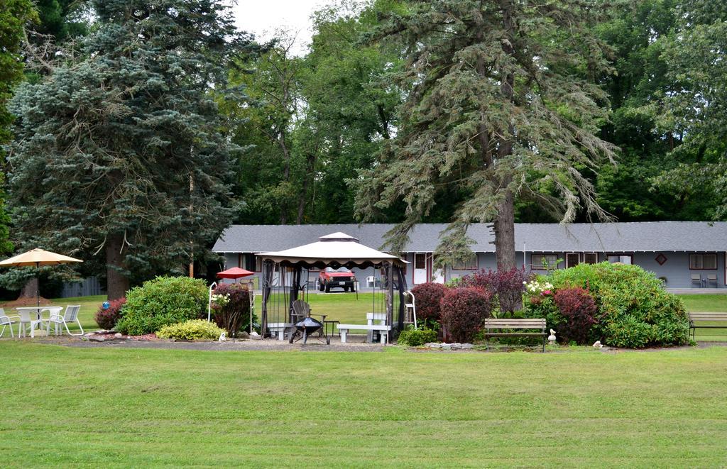 Round Lake Chamber Lane Motel المظهر الخارجي الصورة