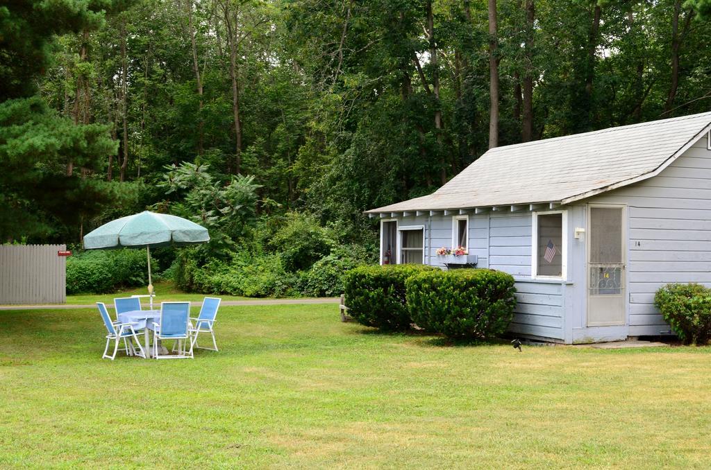 Round Lake Chamber Lane Motel المظهر الخارجي الصورة
