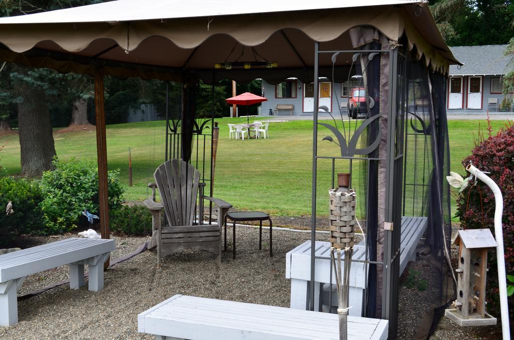 Round Lake Chamber Lane Motel المظهر الخارجي الصورة