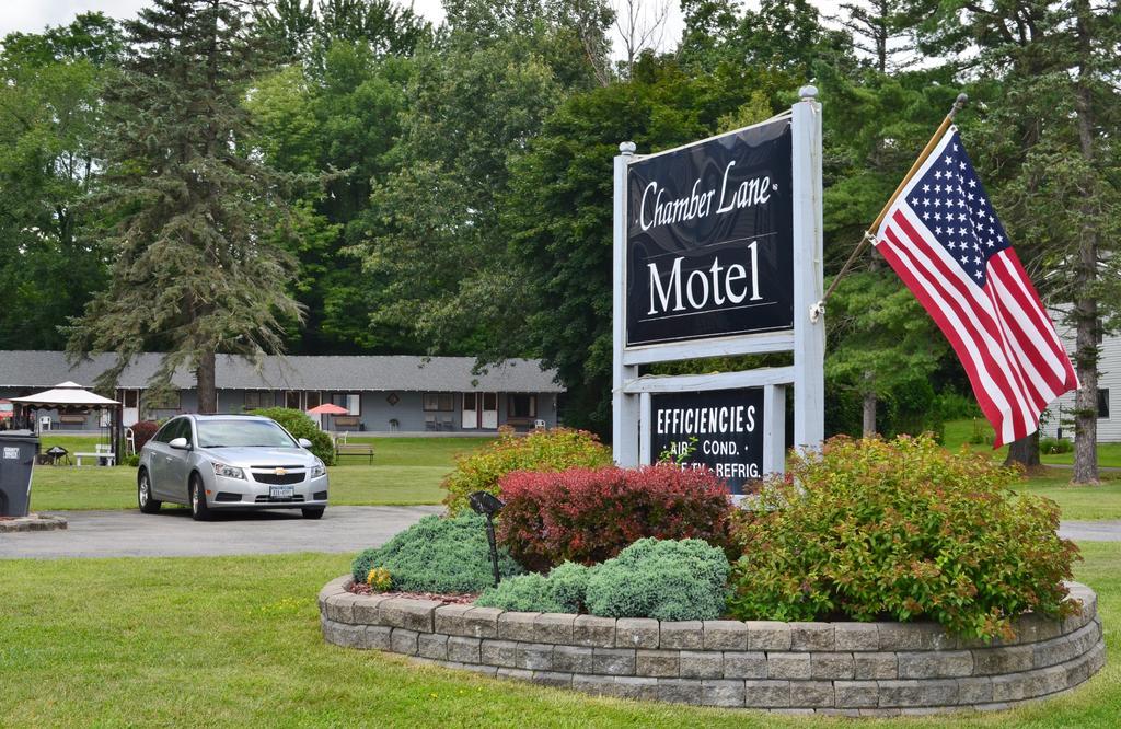 Round Lake Chamber Lane Motel المظهر الخارجي الصورة