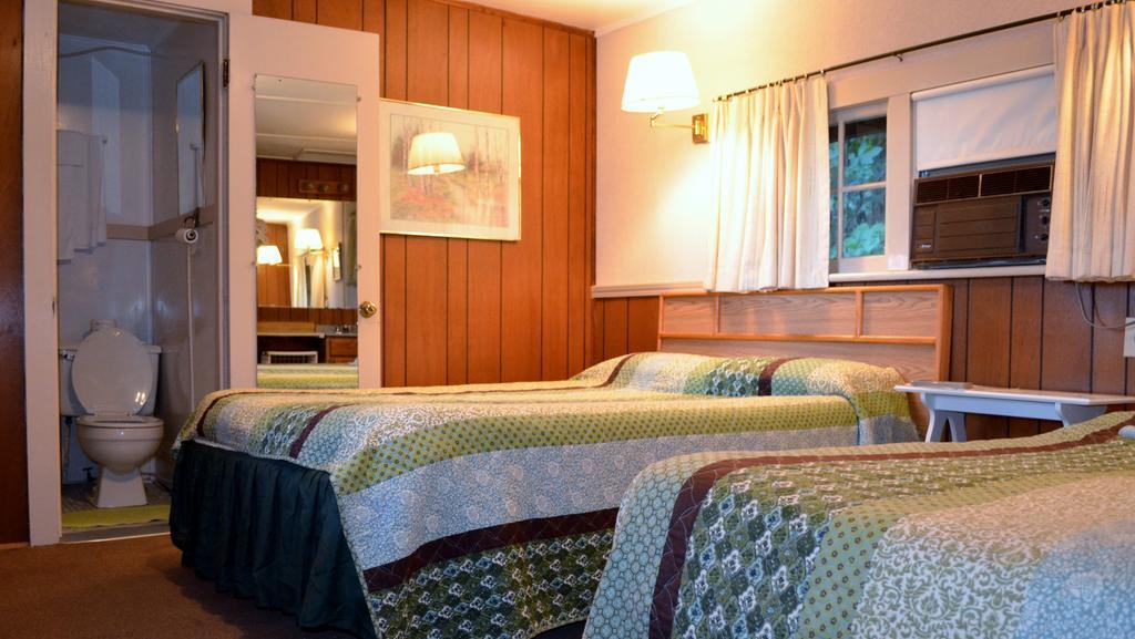 Round Lake Chamber Lane Motel الغرفة الصورة