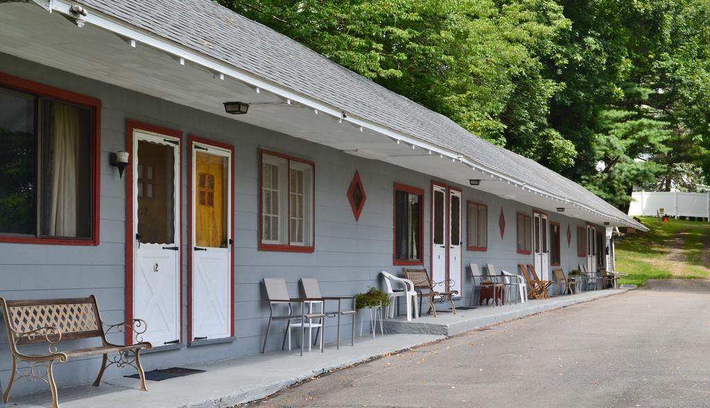 Round Lake Chamber Lane Motel المظهر الخارجي الصورة