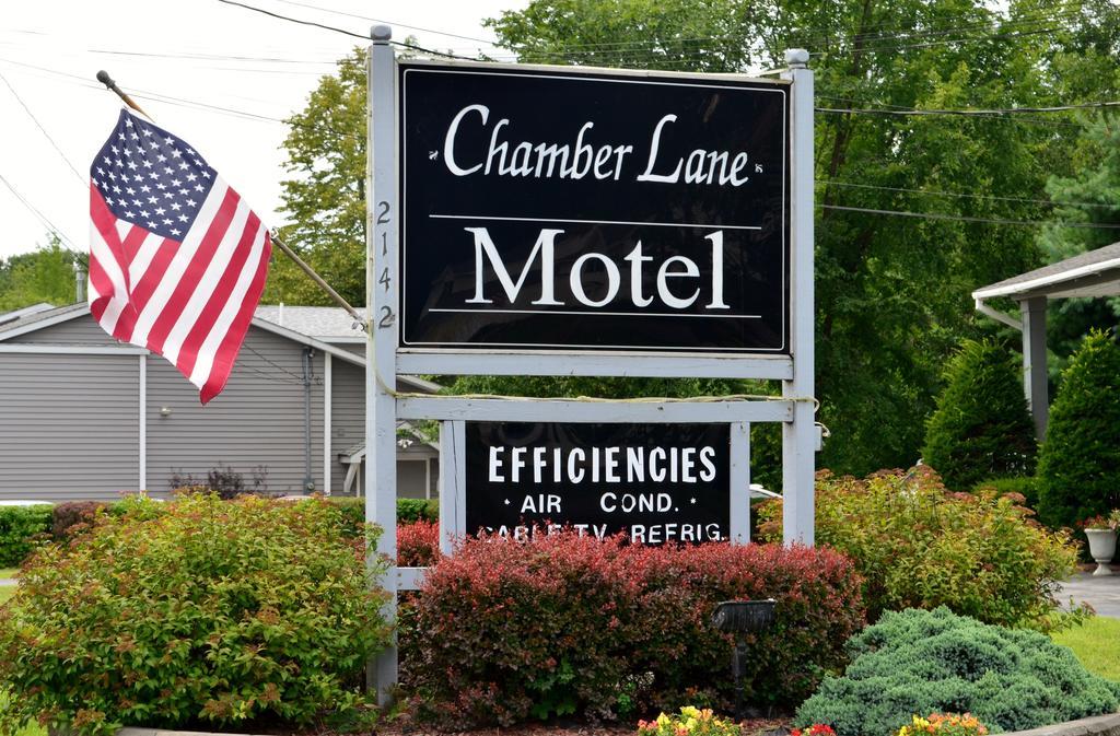 Round Lake Chamber Lane Motel المظهر الخارجي الصورة