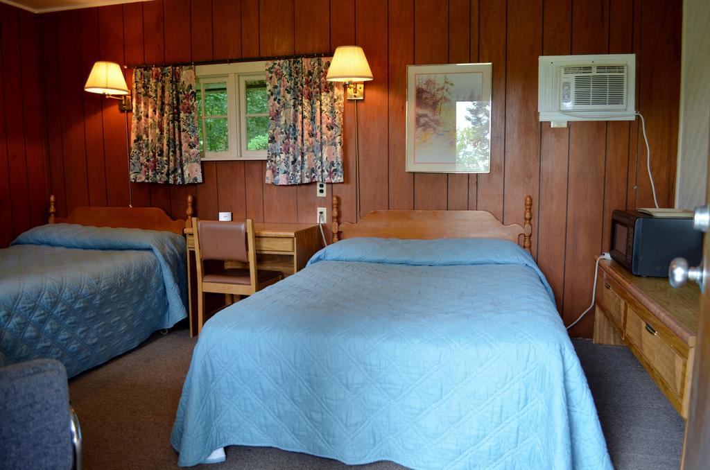 Round Lake Chamber Lane Motel الغرفة الصورة