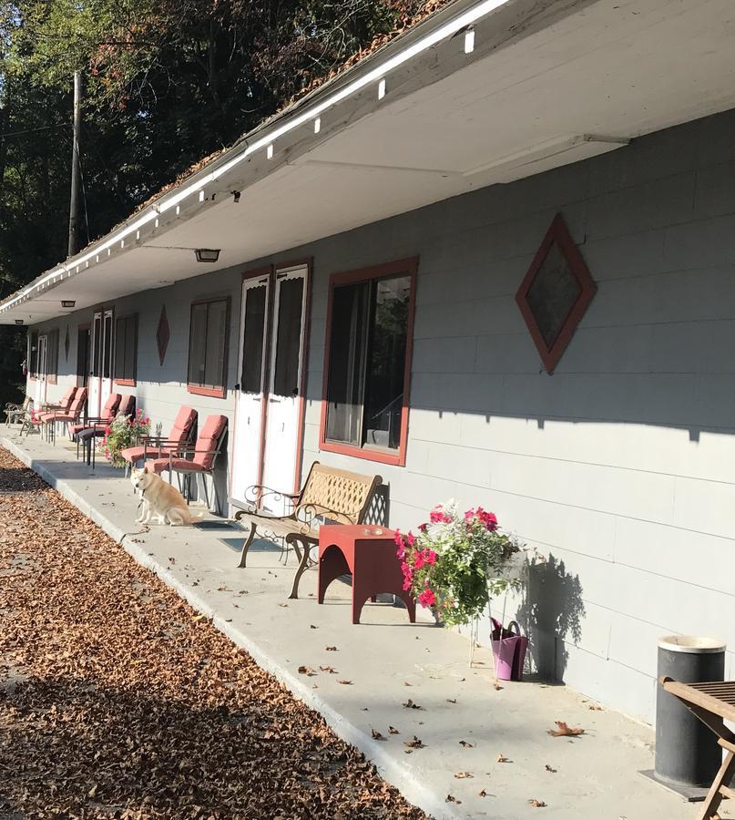 Round Lake Chamber Lane Motel المظهر الخارجي الصورة