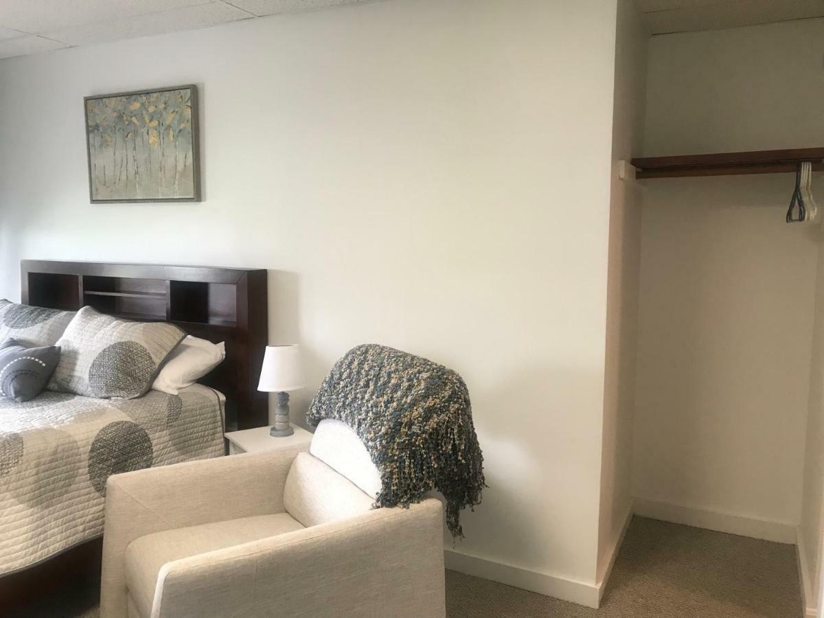 Round Lake Chamber Lane Motel الغرفة الصورة