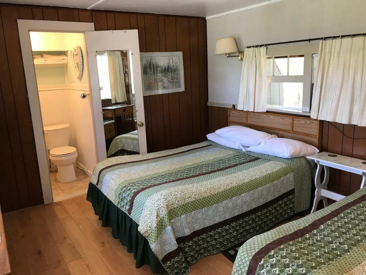 Round Lake Chamber Lane Motel المظهر الخارجي الصورة
